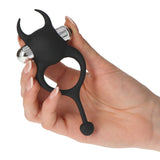 anello vibrante devil toyz4lovers con mano